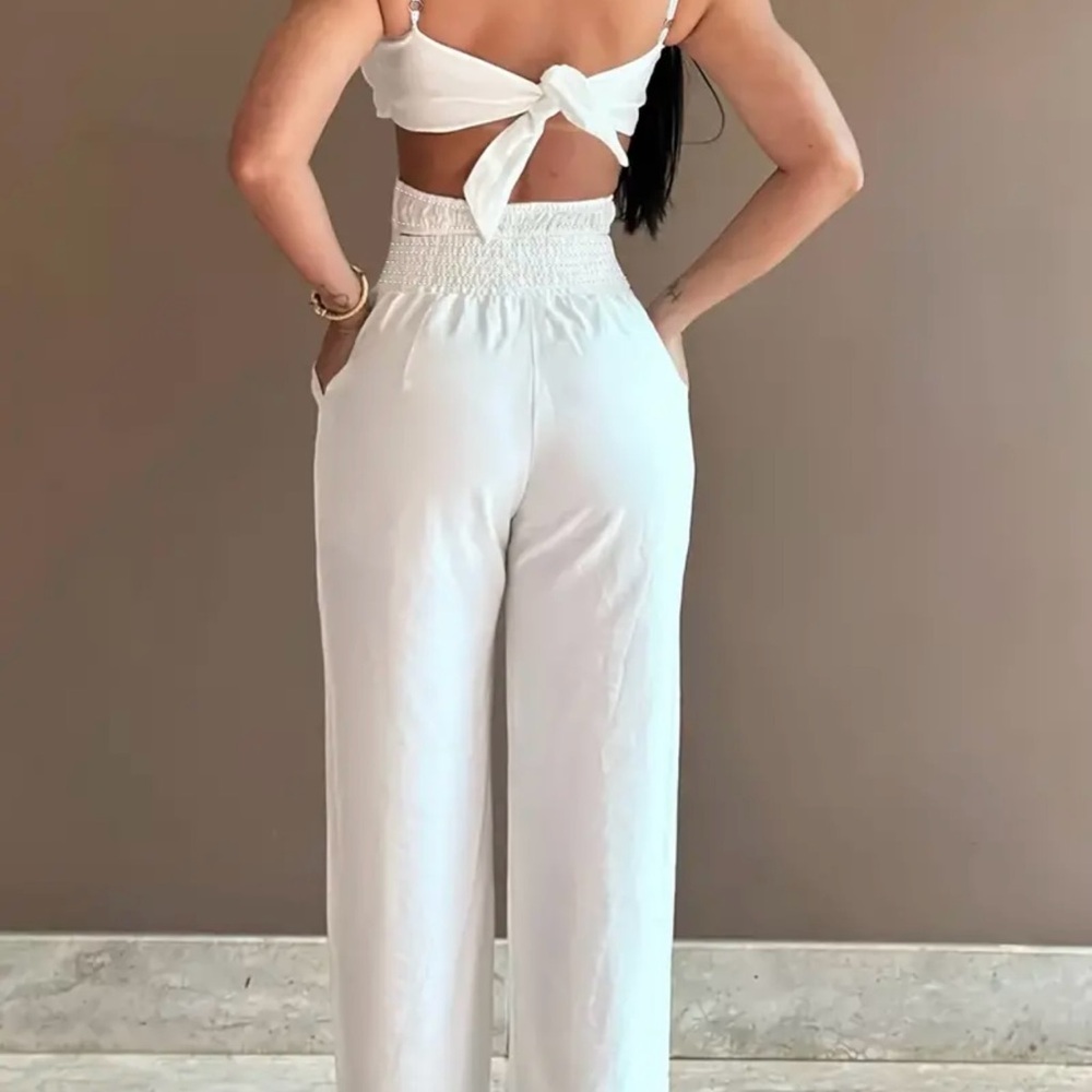 NEW WOMEN’S FLOWER DETAIL WHITE JUMPSUIT - Picture 2 of 2